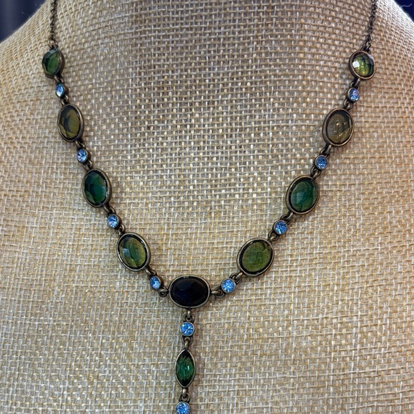 Elegant Green and Antique Gold Necklace with Blue Accent Stones - Picture 3 of 4